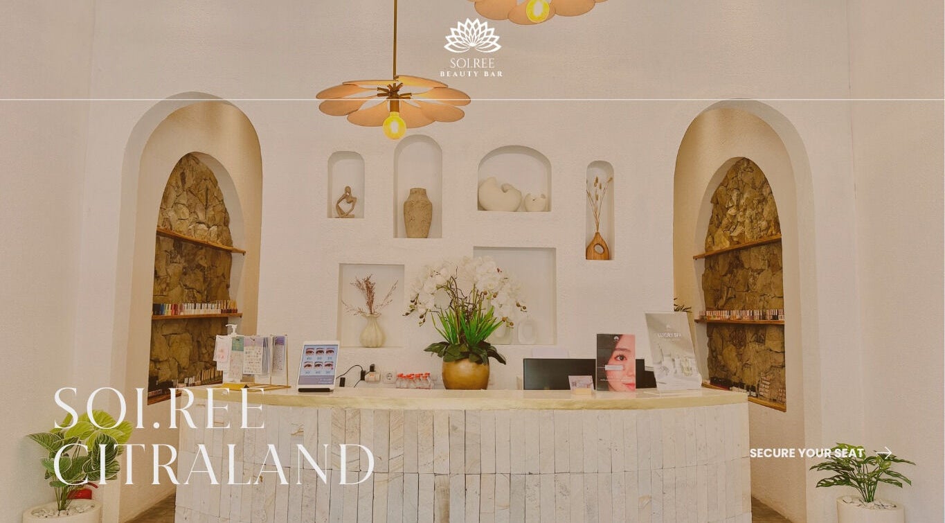 Chic reception at SoiRee Citraland, East Java, East Java, ID with a modern aesthetic and floral accents.