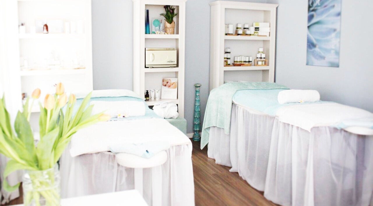 Relaxing spa room at The Garden Spa in Plettenberg Bay, Western Cape, ZA with massage tables and fresh flowers.