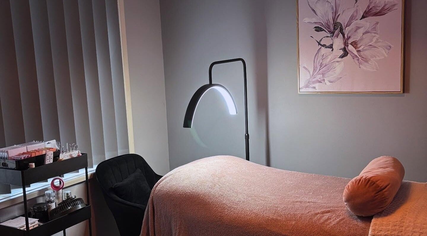 Cozy treatment bed at Zoe’s Lash Studio, St Albans Park, Victoria, AU, with elegant decor and soft lighting.