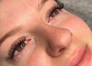 Close-up of eyelash extensions at Zoe’s Lash Studio, St Albans Park, Victoria, AU showcasing detailed lash work.