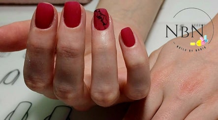 Εικόνα Nails by Nadia (Nelè Nails, Elim MediHeel Pedi's, Massages, Tinting, Waxing) 2
