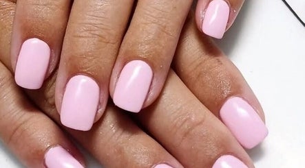 Nails by Nadia (Nelè, Medi Pedi's, Permanent Makeup, Microneedling, Dermaplaning, Massages, Tinting, Waxing)