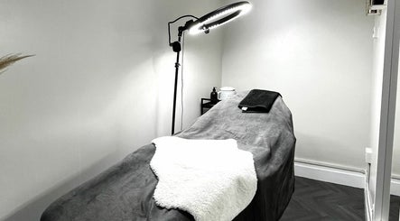 Bombshell Beauty Lounge image 2