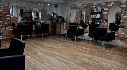 Imagen 2 de Matthew Powell Hairdressing - Solo Studio