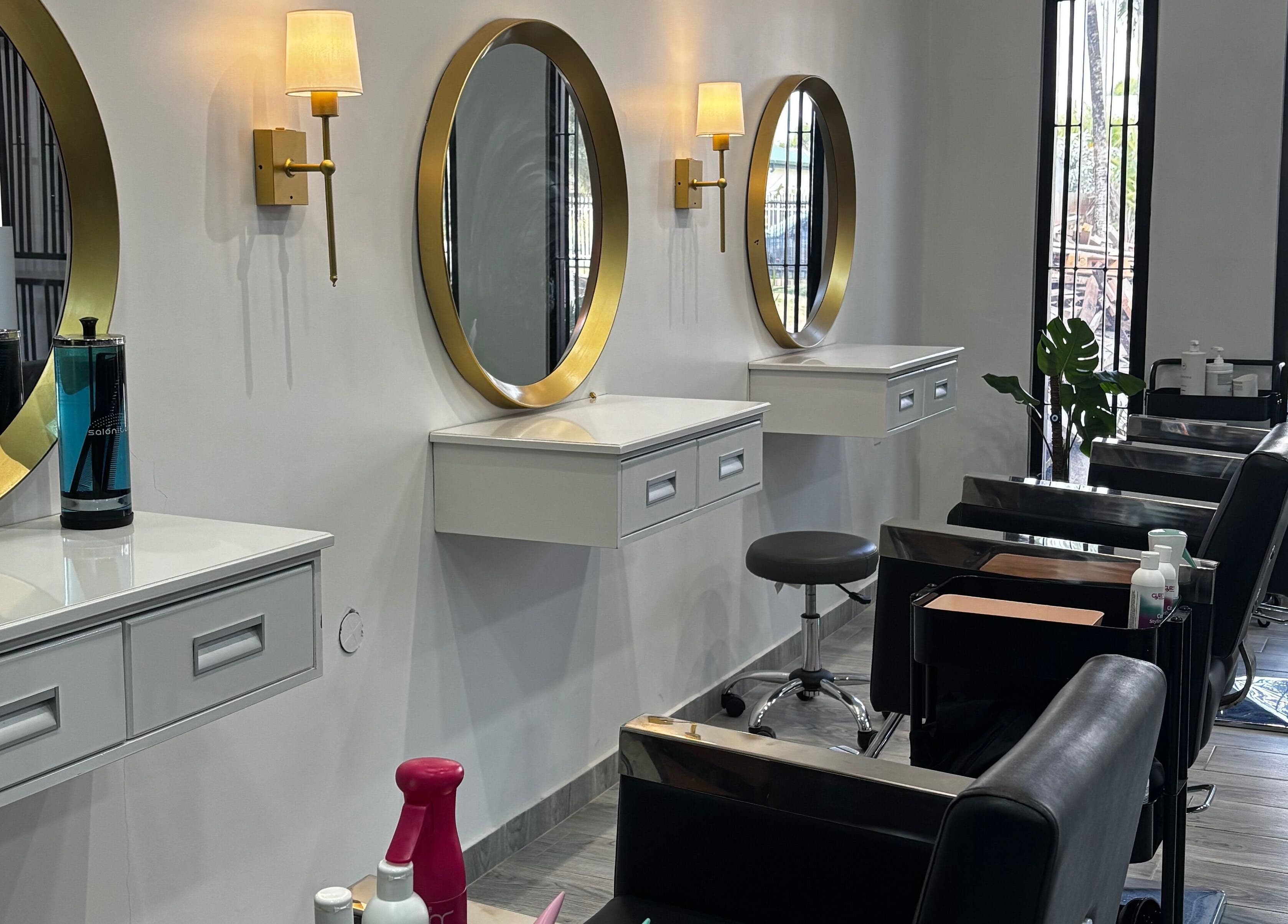 Elegant salon chairs and mirrors at Curl Babes, Paramaribo, SR offer a stylish beauty experience.