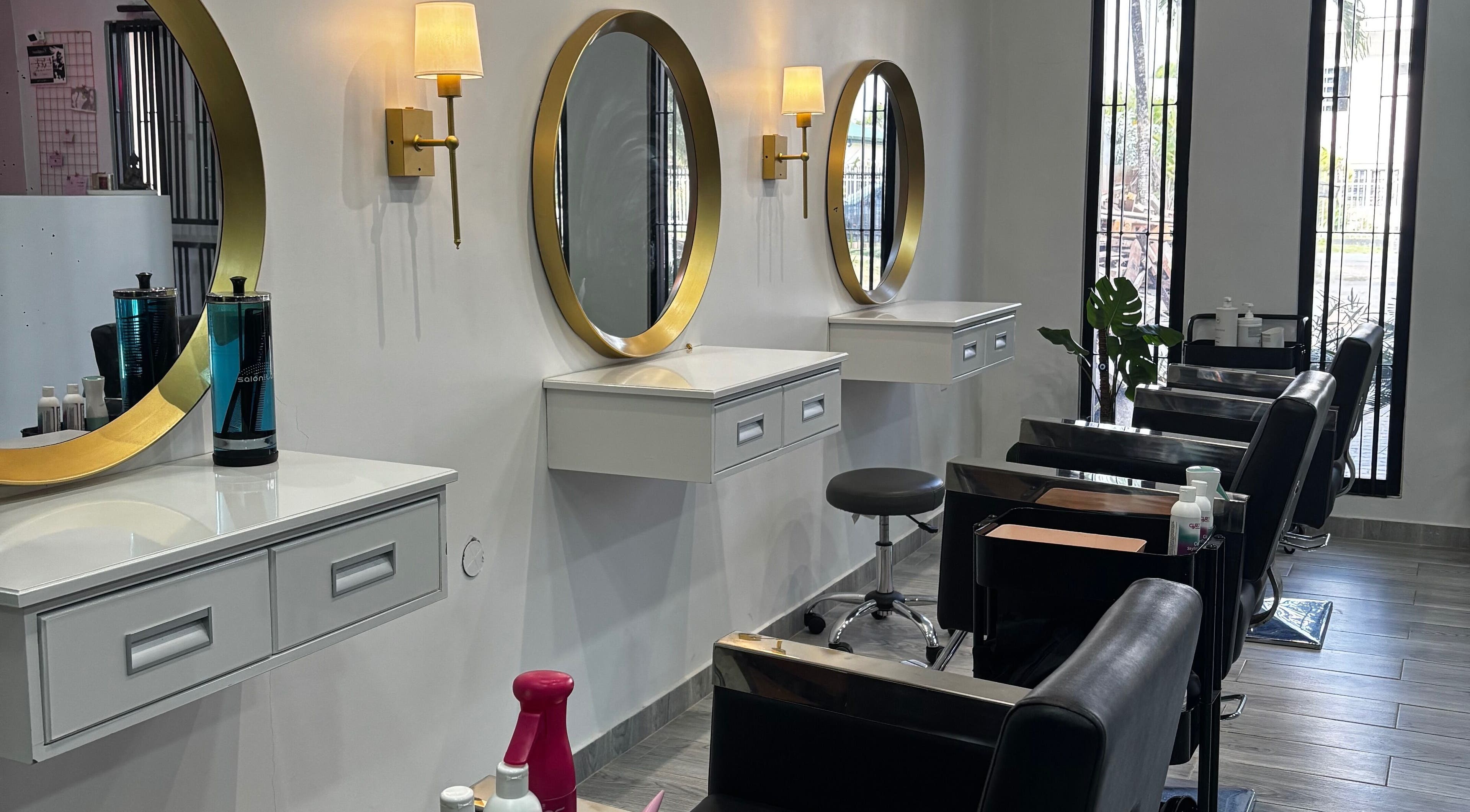 Elegant salon chairs and mirrors at Curl Babes, Paramaribo, SR offer a stylish beauty experience.