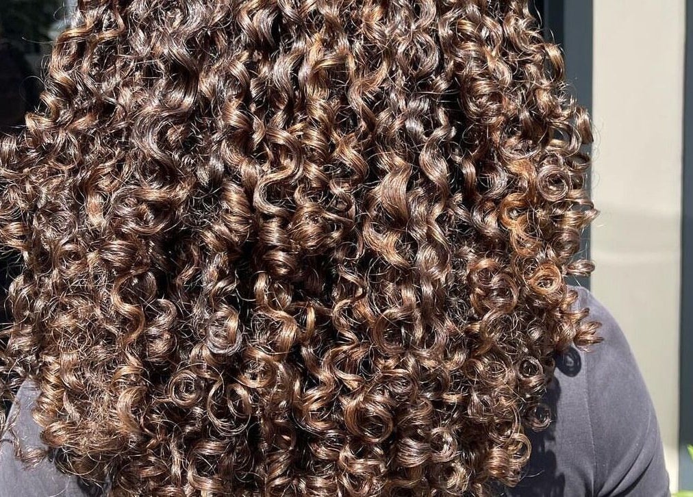 Vibrant, defined curls at Curl Babes salon, Paramaribo, Paramaribo, SR.
