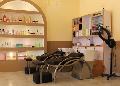 The Masters Cut Tema offers modern salon chairs and product showcase in Tema, Greater Accra Region, GH.