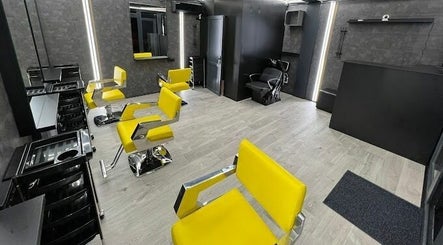 Barber Shop Titan by Alex Constantin Concept billede 2