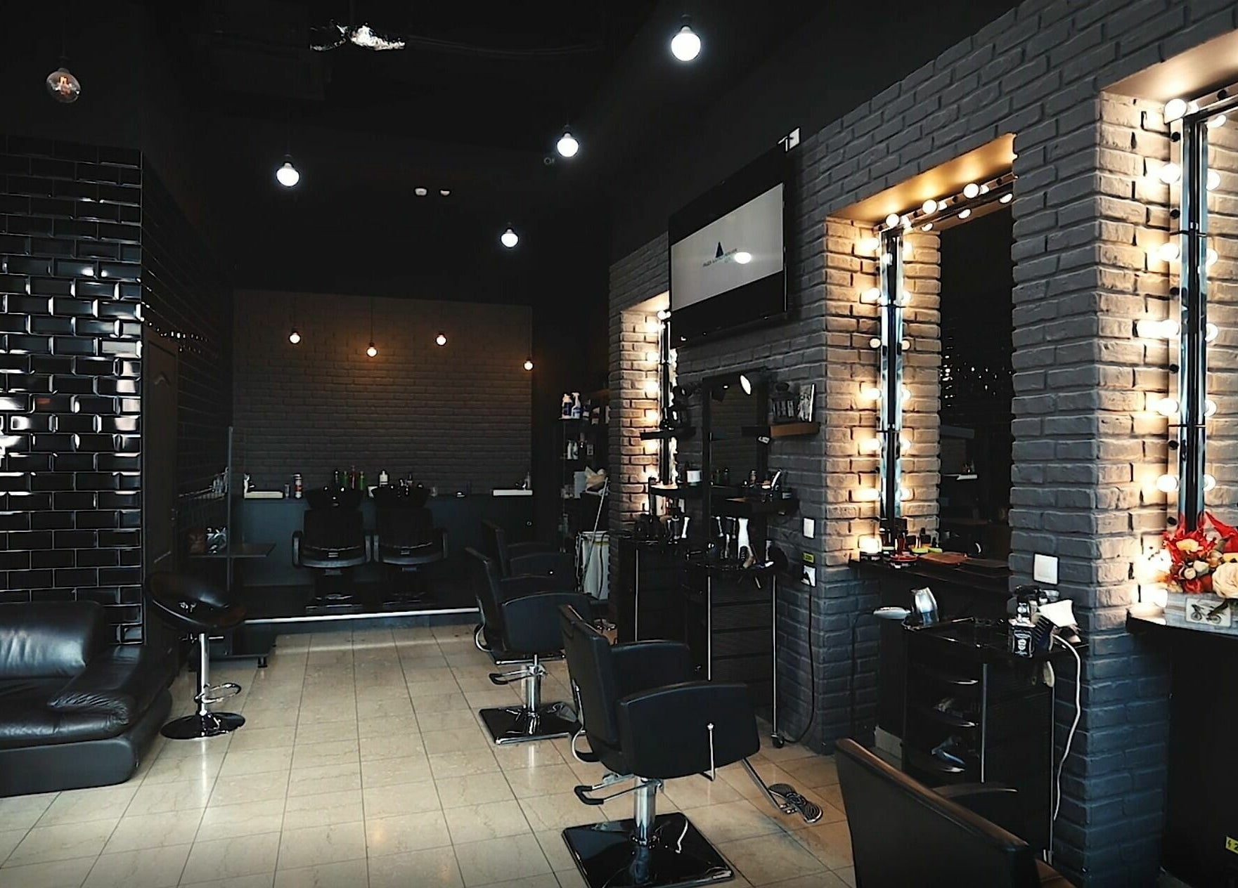 Interior modern la Alex Constantin Concept, București, București, RO. Design elegant și scaune confortabile.