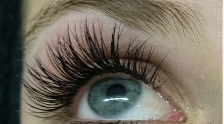 LUXE Tanning and Lash Studio obrázek 2