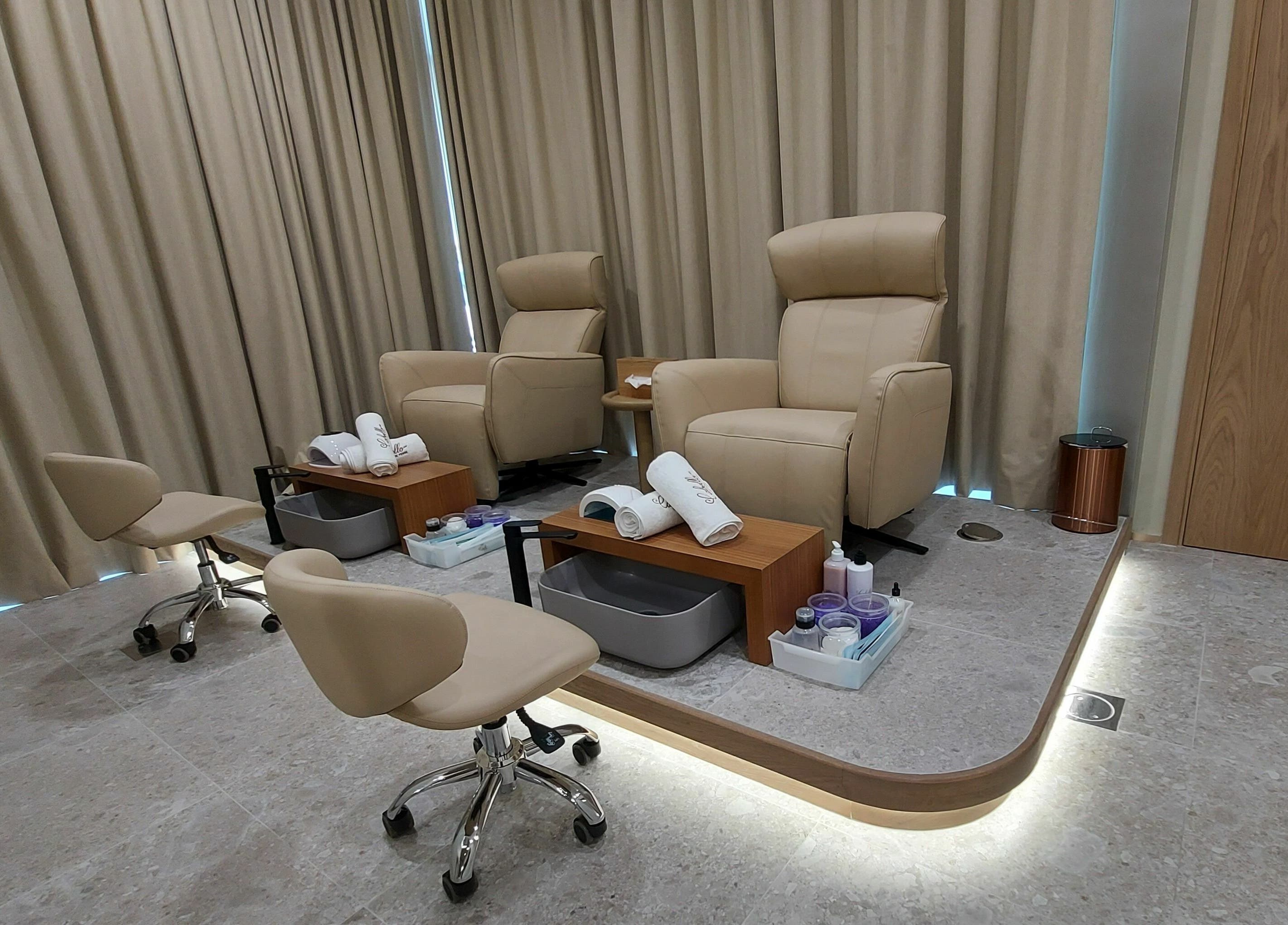 Luxurious pedicure chairs at Cabello Lounge Femme Ladies Salon in Dubai, AE, designed for ultimate relaxation.