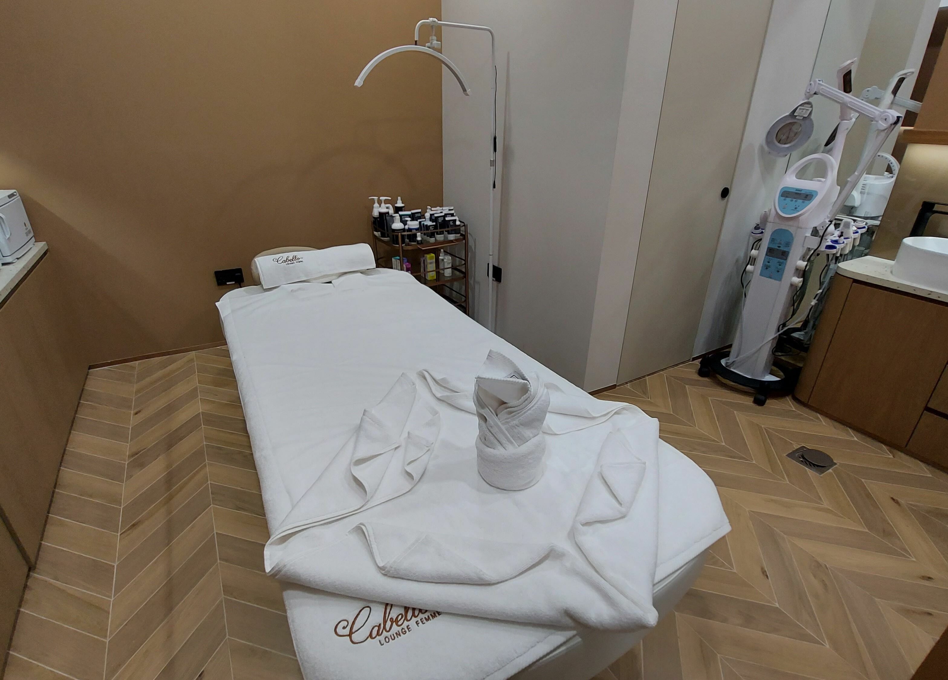 Luxurious treatment room at Cabello Lounge Femme Ladies Salon in Dubai, AE, featuring a plush massage bed.