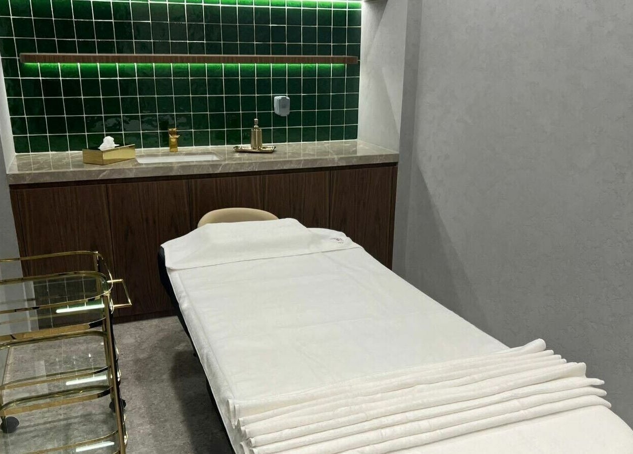 Luxurious treatment room at Cabello Lounge - Downtown Dubai, featuring a sleek design. Located in Dubai, Dubai, AE.