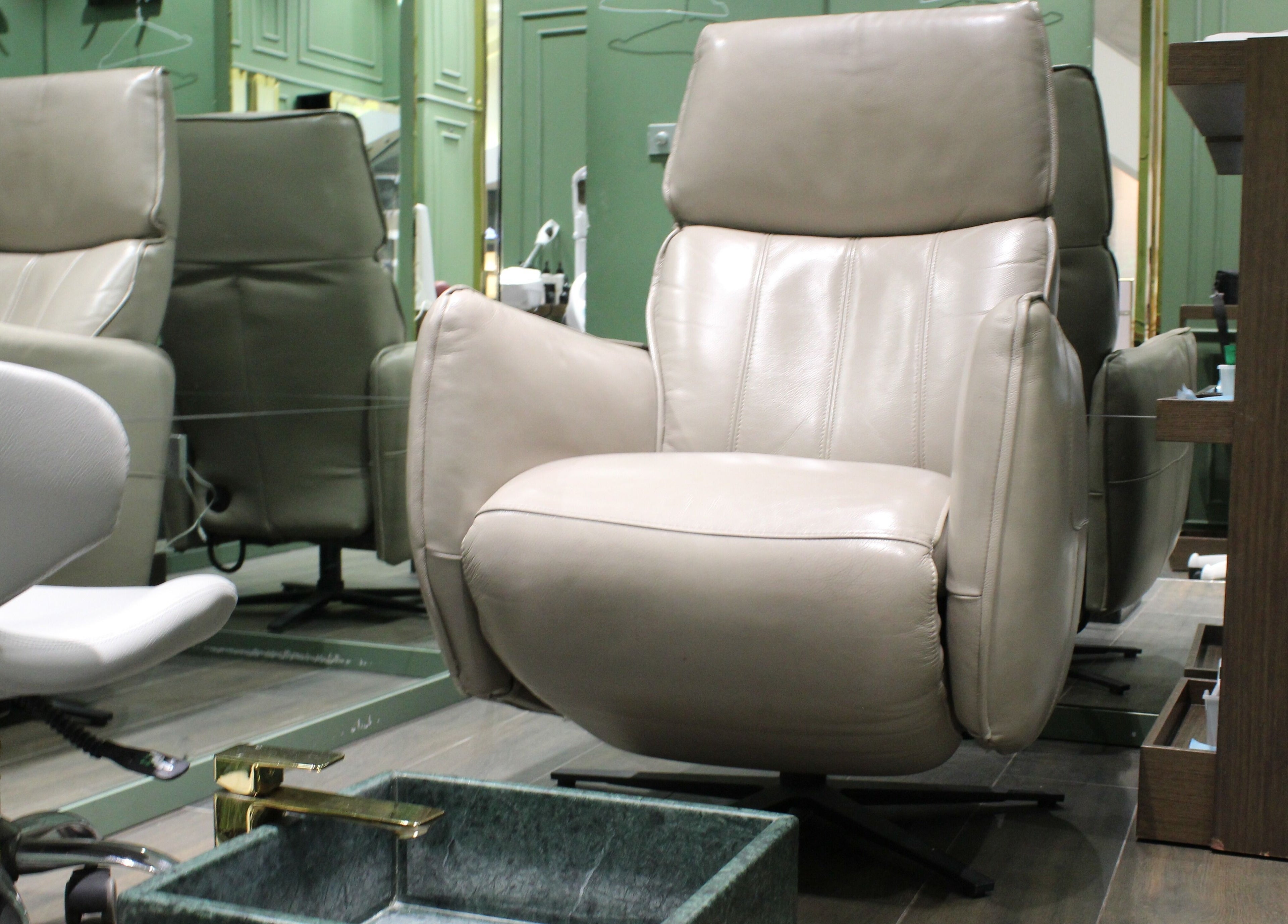 Luxurious seating at Cabello Lounge - City Centre Mirdif, Dubai. Relaxing atmosphere and modern decor for wellness.