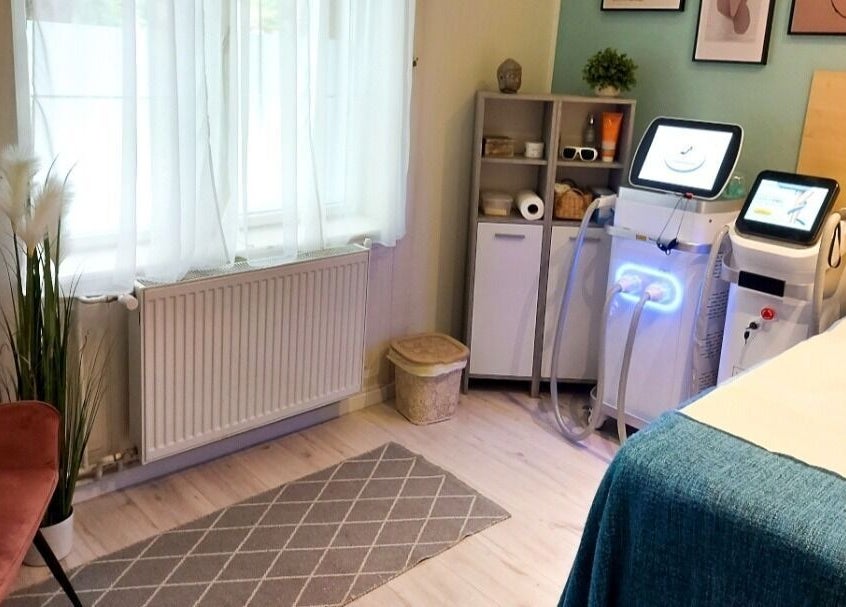 Modern szépségápolási szoba a Szépségmegállóban, Budapest, Magyar, HU. Nyugodt környezet és fejlett gépek.