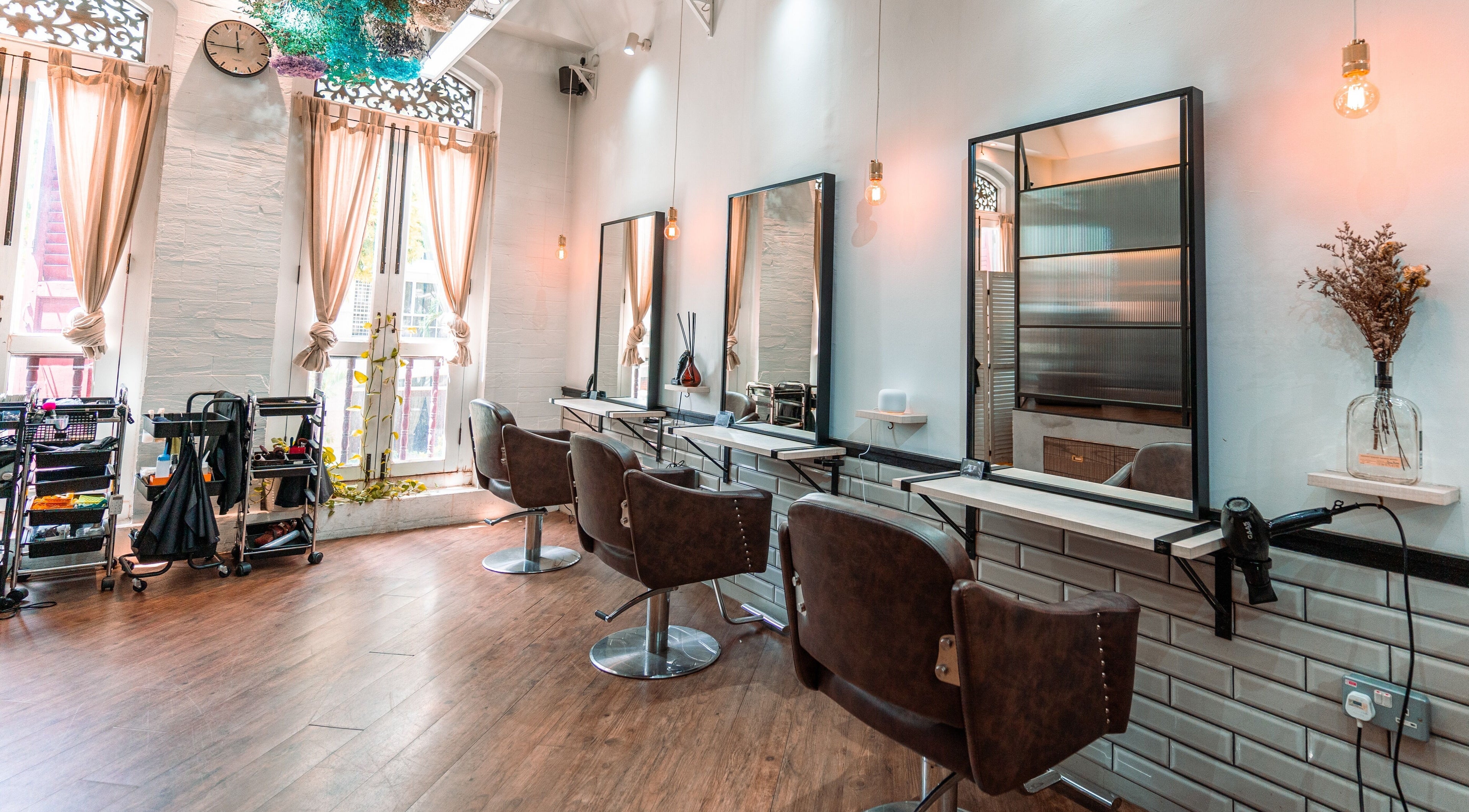 Stylish salon chairs and mirrors at Ha Lu Hair Design in Singapore, Singapore, SG with elegant decor.
