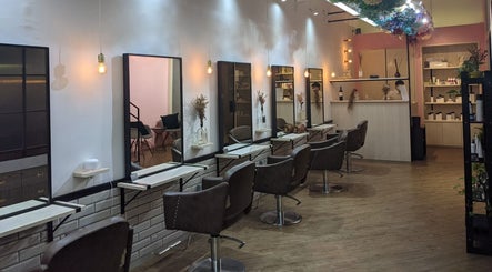 Interior of Ha Lu Hair Design in Singapore, Singapore, SG with modern chairs and elegant mirrors.