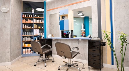 Modern salon interior at Varna Beauty Studio, Варна, Варна, BG, featuring chic styling stations.