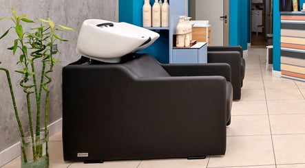 Chic hair wash station at Varna Beauty Studio, Варна, Варна, BG, with modern decor and bamboo plants.