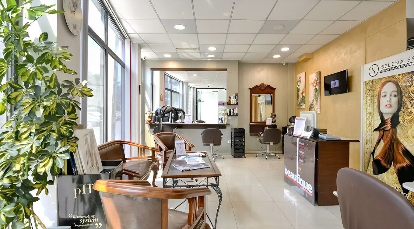 Spacious interior of Beautique - Бутик за красота, Варна, Варна, BG, featuring elegant salon chairs and decor.