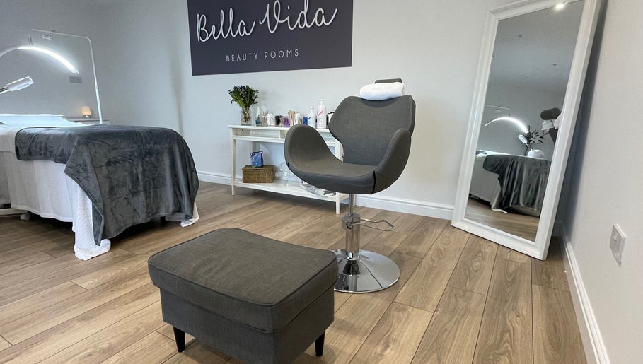 Elegant spa room at Bella Vida Beauty Rooms in Ingleby Barwick, England, GB with modern decor and comfortable seating.