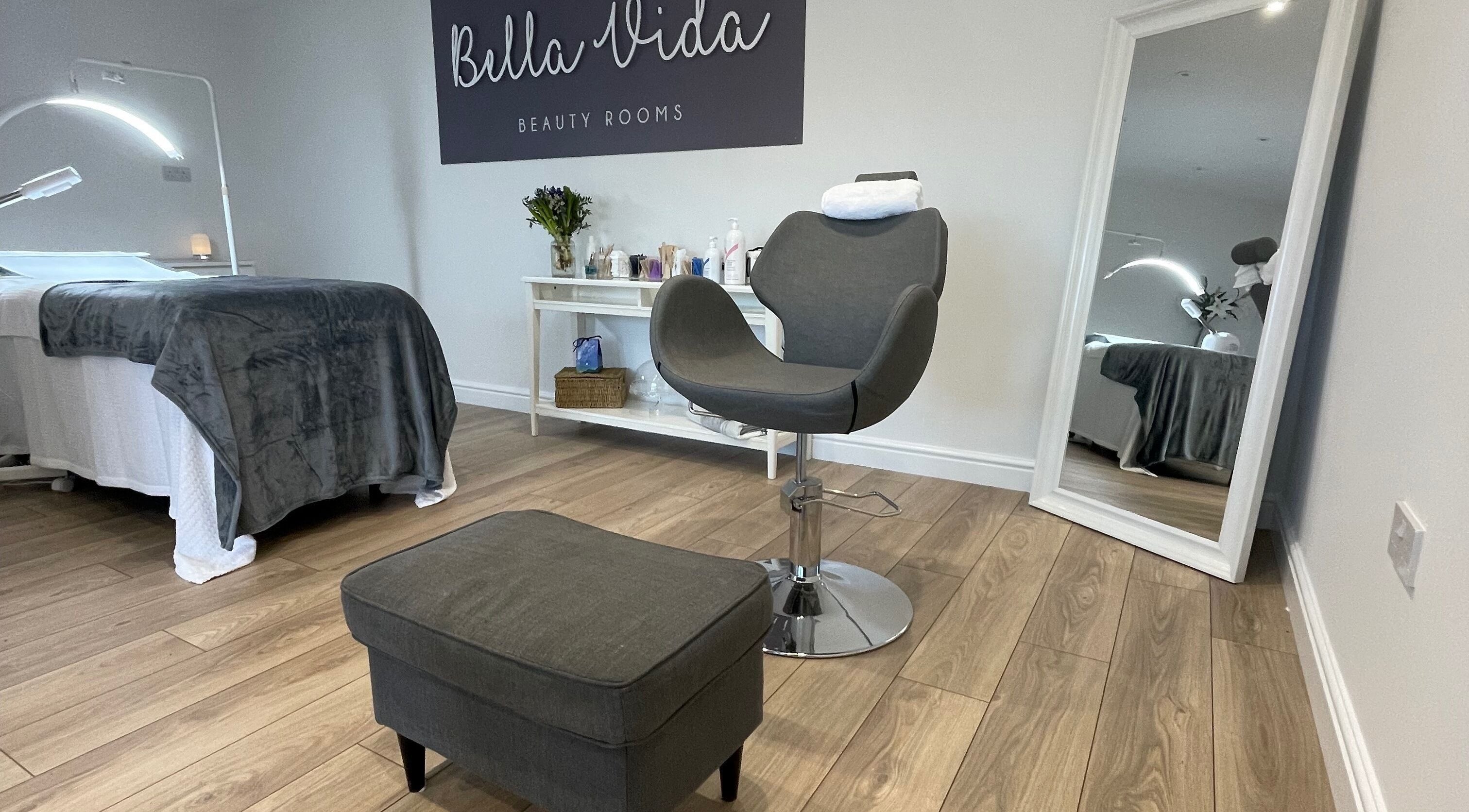 Elegant spa room at Bella Vida Beauty Rooms in Ingleby Barwick, England, GB with modern decor and comfortable seating.