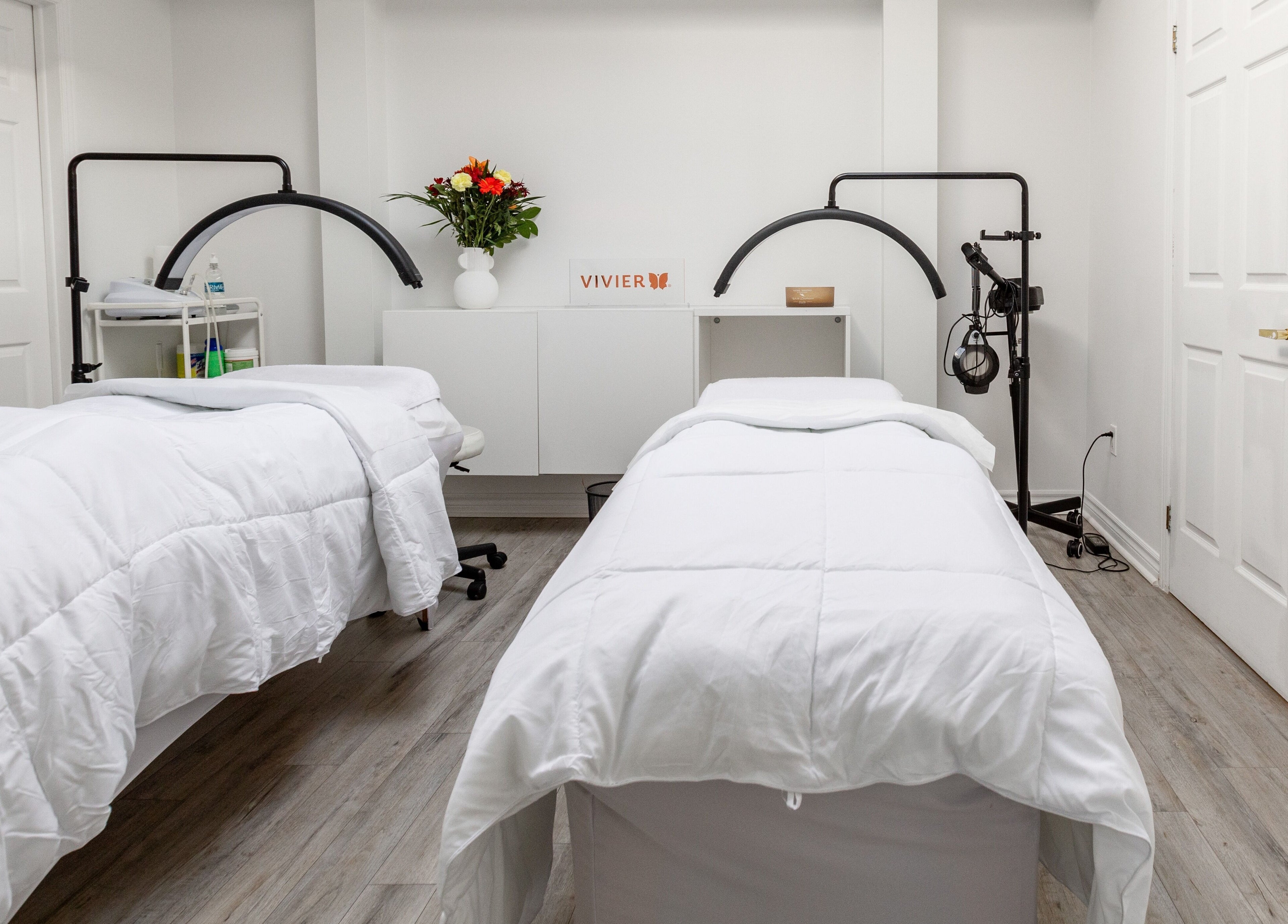 Salle de soins double chez Chez Coco Esthétique à Montréal, Québec, CA, offrant détente et bien-être.