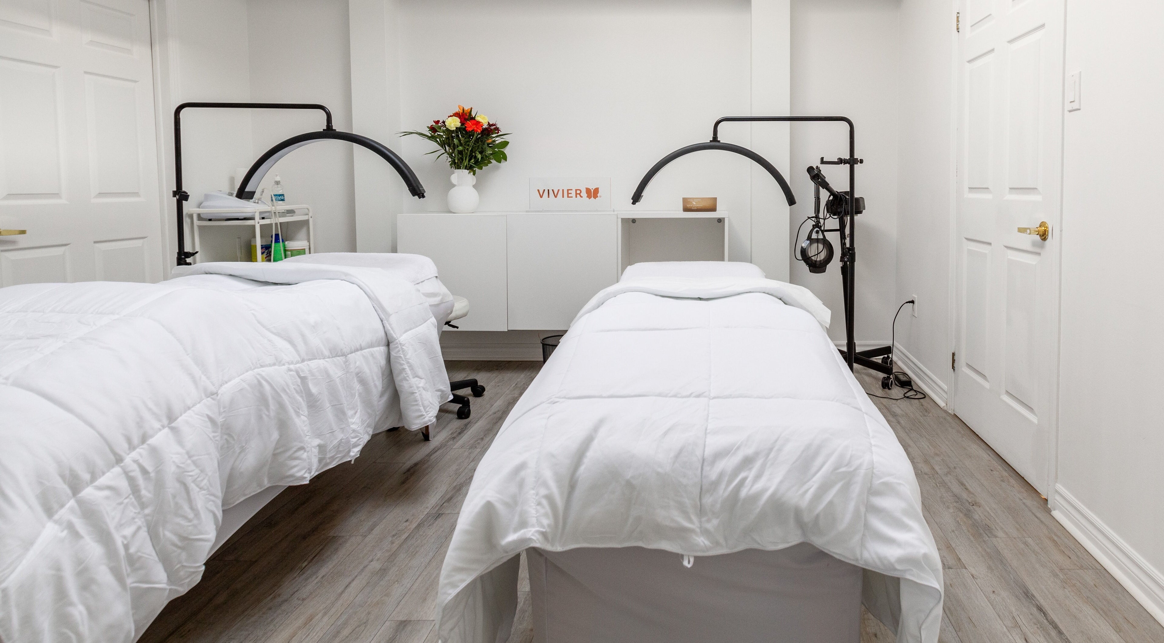 Salle de soins double chez Chez Coco Esthétique à Montréal, Québec, CA, offrant détente et bien-être.