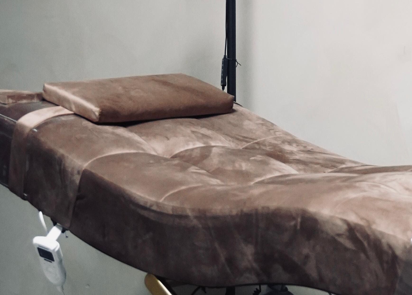 Comfortabele lounger bij Daily Served, Spijkenisse, Zuid-holland, NL voor wellness behandelingen.