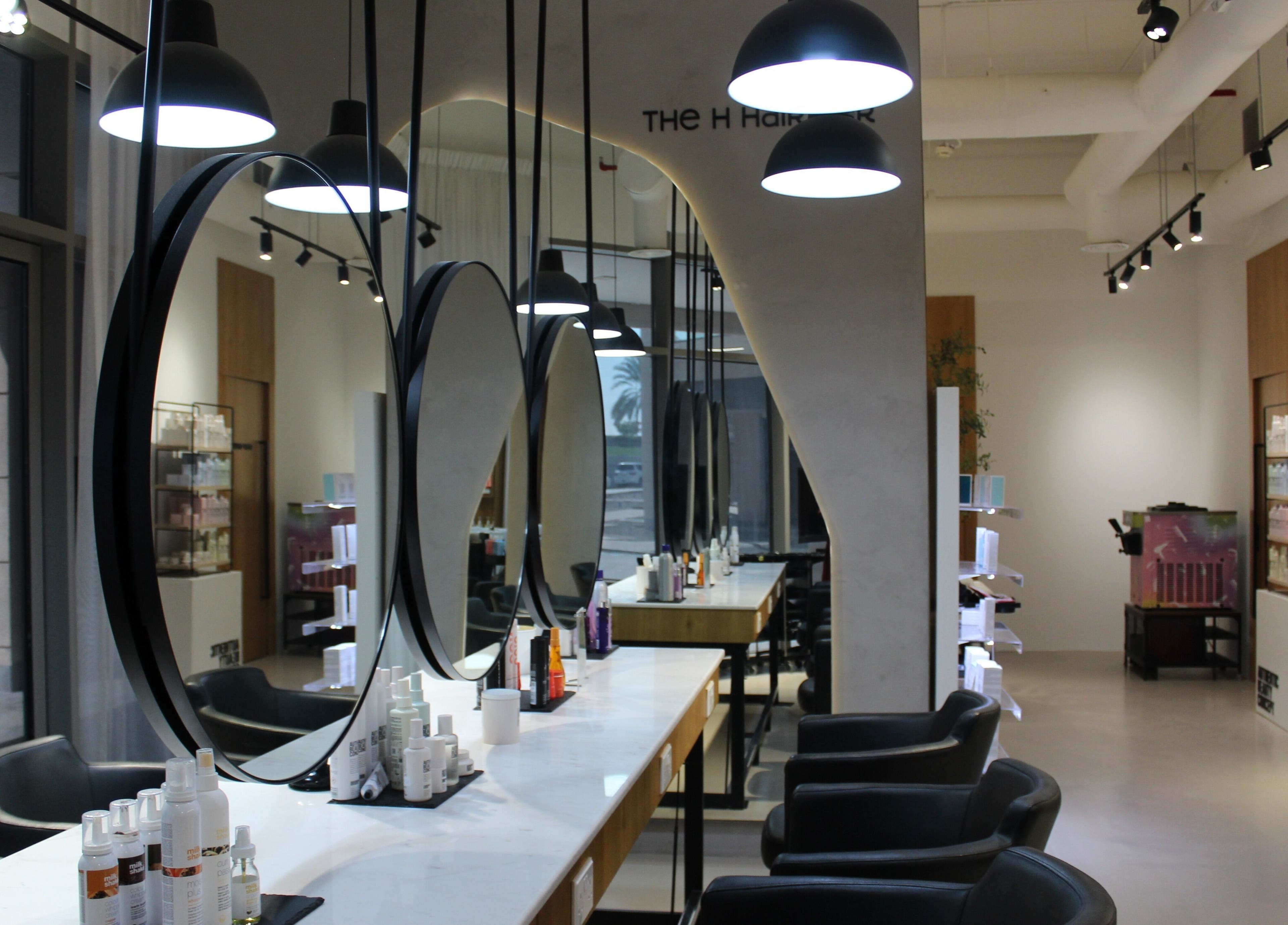 Elegant interior of The H Ladies Beauty Salon - L.L.C - O.P.C in Abu Dhabi, Abu Dhabi, AE with modern décor.