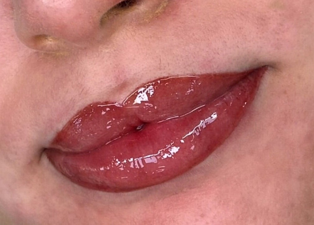 Close-up of glossy lips showcasing Diamond Artistry's beauty work in Halfway, England, GB.