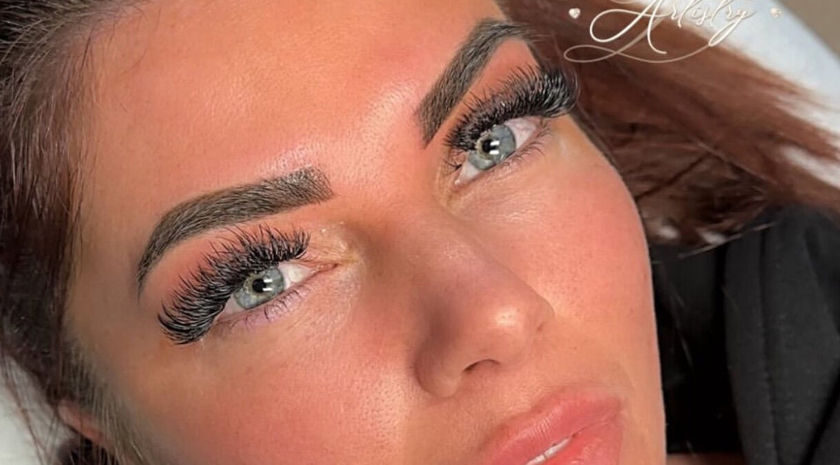 Close-up of lush eyelash extensions at Diamond Artistry, Halfway, England, GB.