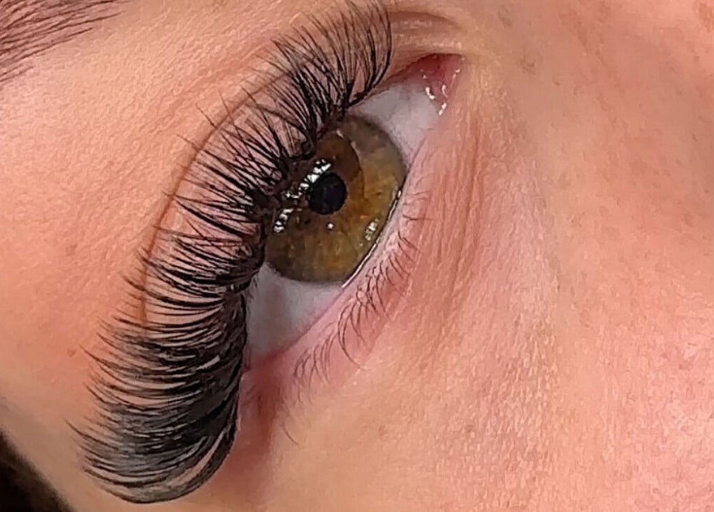 Close-up of expertly done lash extensions at Diamond Artistry, Halfway, England, GB, showcasing intricate detail.