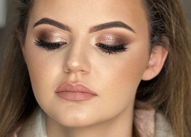 Elegant makeup look at Enchanted Belle, Boksburg, Gauteng, ZA. Perfect blend of shimmer and matte tones.