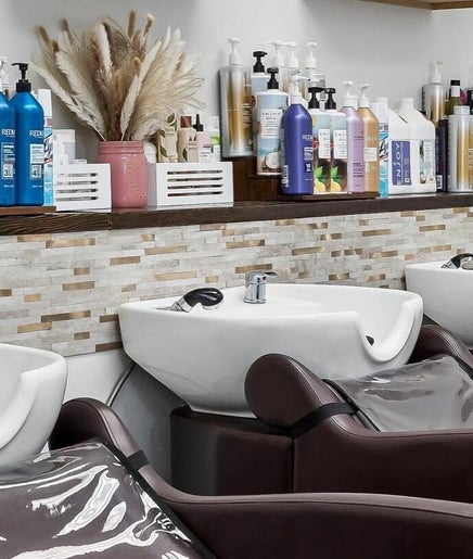 Salon BeYOUtiful image 2