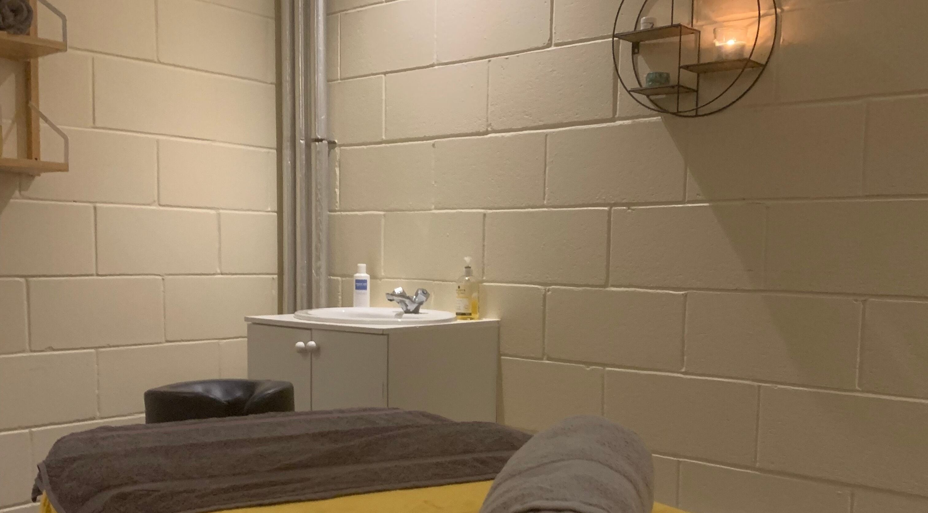 Tranquil treatment room at Fois - Mercat Gait Centre, Prestonpans, Scotland, GB with ambient lighting.