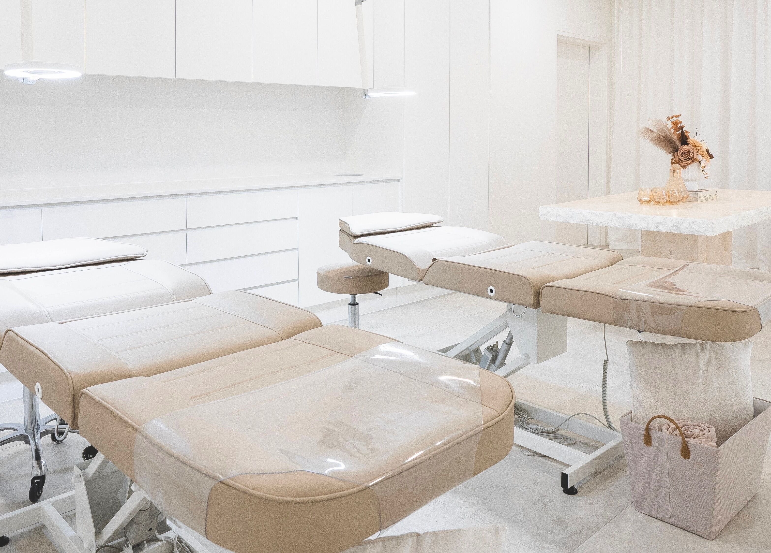 Modern treatment room at Brow Foxx Wollongong in Corrimal, New South Wales, AU featuring comfortable beds.