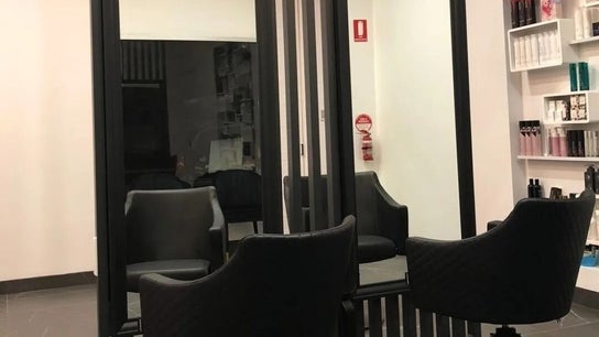 Del La Rouge Hair, Beauty & Spa