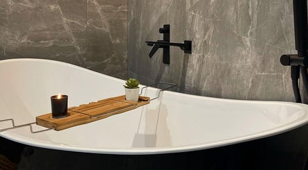 Del La Rouge Hair, Beauty & Spa image 2