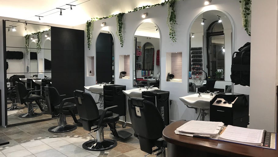 Forever Us Hair and Nail Salon – kuva 1