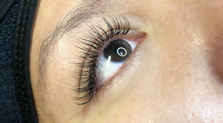 Luxtra Lashes image 2