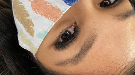 Luxtra Lashes image 3