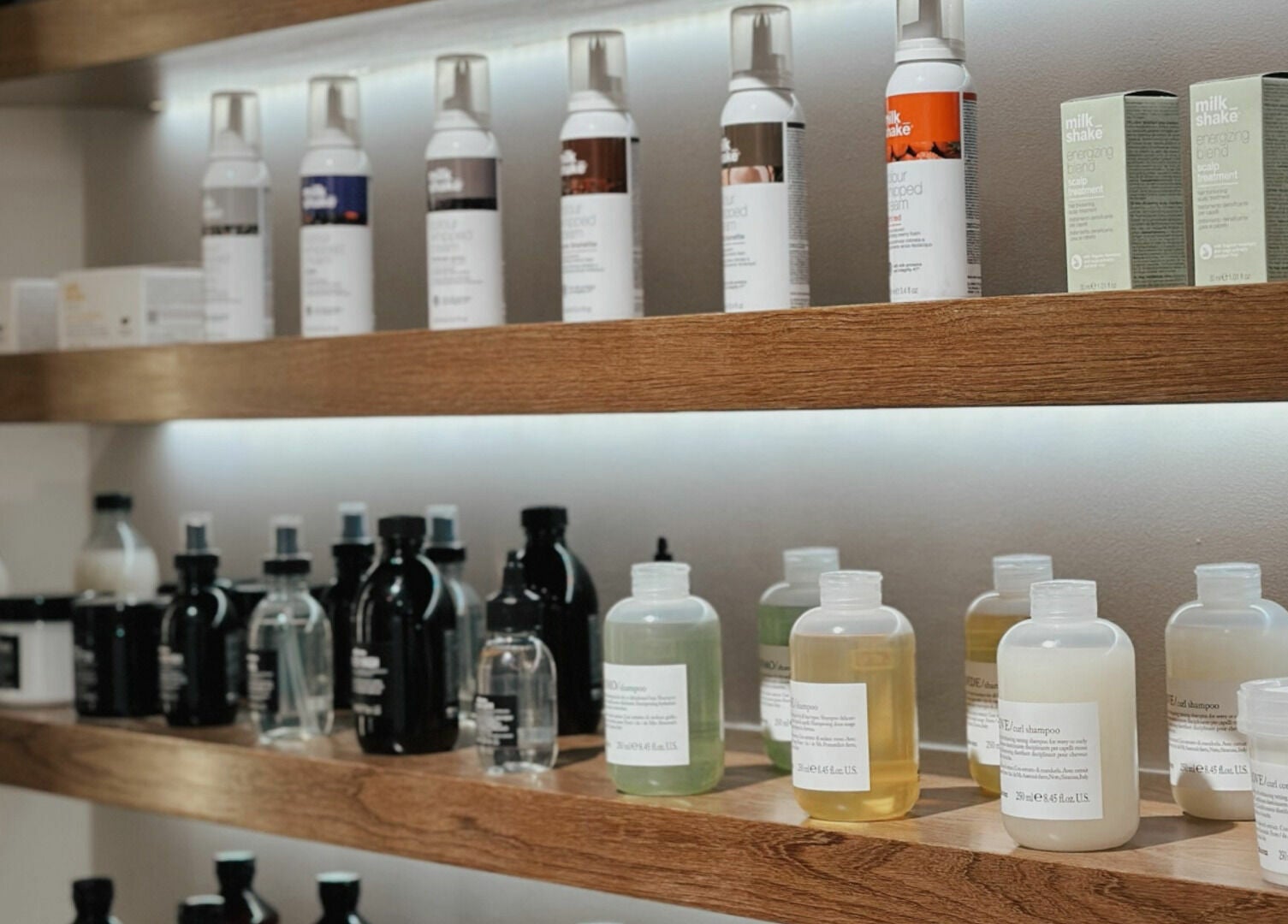 Product shelves at Snob Salon Arjan, دبي, دبي, AE, displaying premium haircare items neatly arranged.