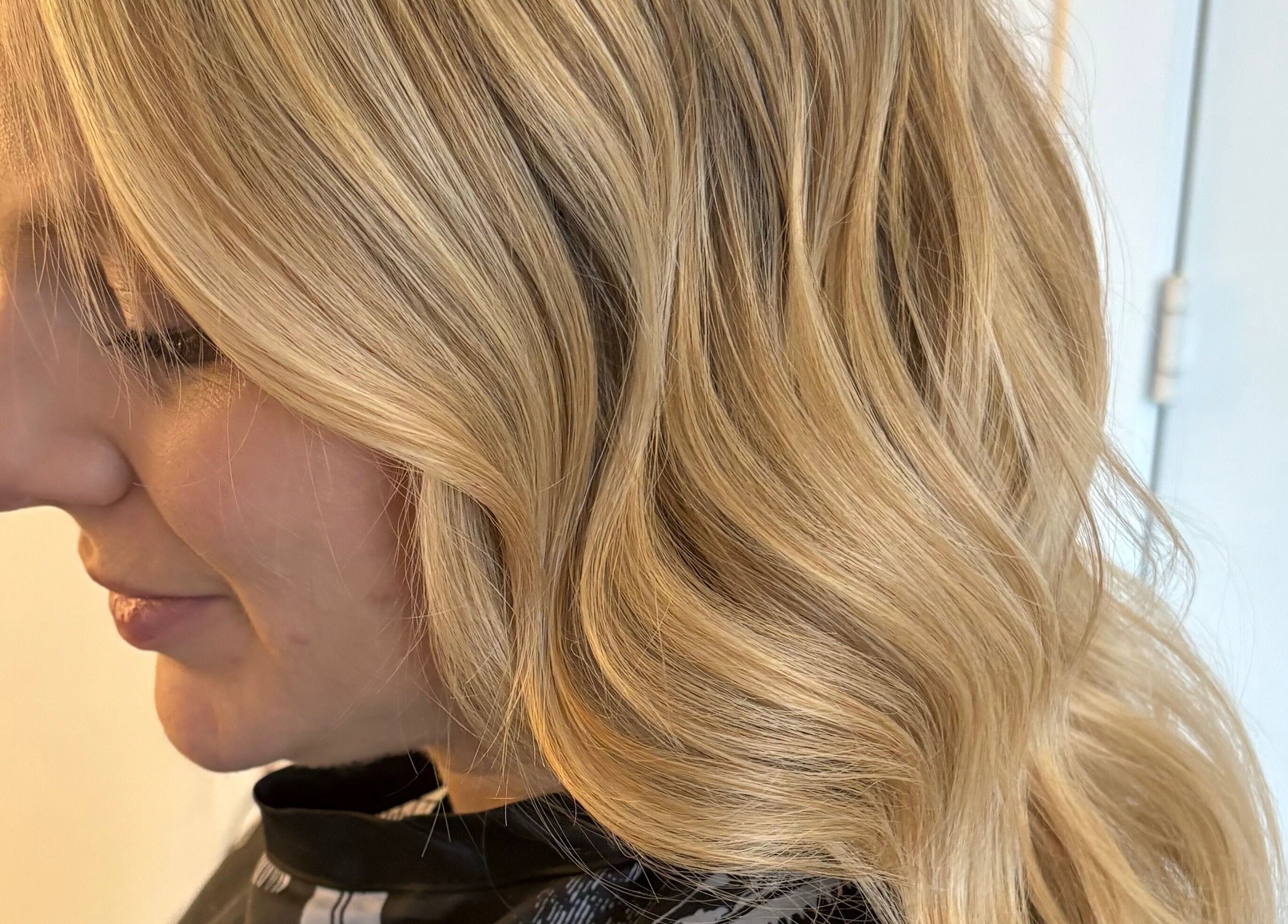 Blonde wavy hairstyle at Hairbysarah in Chichester, England, GB. Perfect finish and shine.