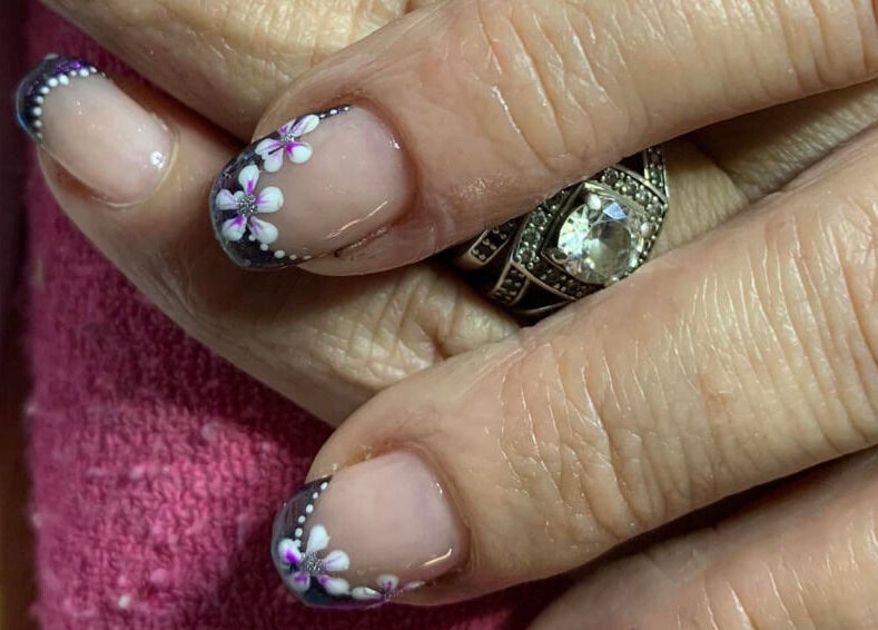 Intricate floral nail art at Nadia’s Nails, Newcastle, KwaZulu-Natal, ZA.