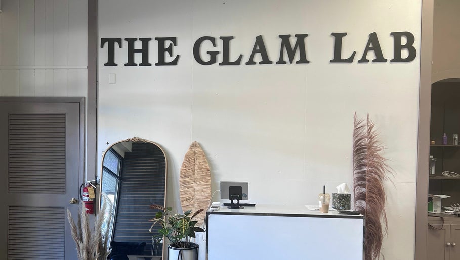 Kelly Sorensen- The Glam Lab – obraz 1