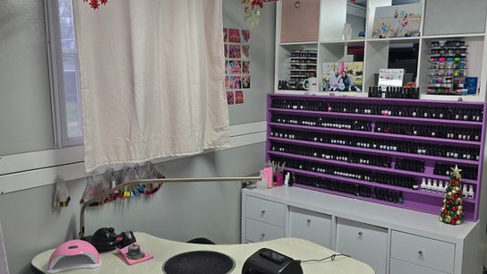 Nails with Emma