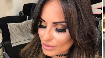 Dolled Up Spray Tans and Makeup Services imagine 2