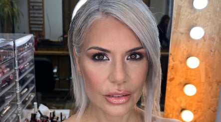 Dolled Up Spray Tans and Makeup Services imagine 3